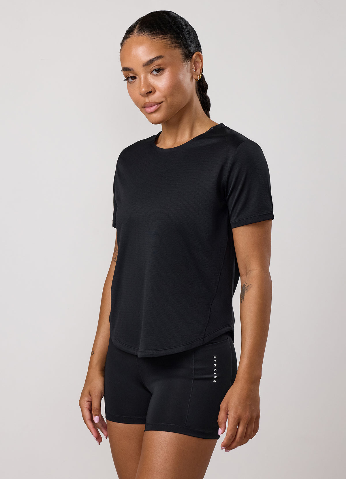 Gym King T-shirt met nauwkeurig afgewerkte kapmouwtjes - Zwart
