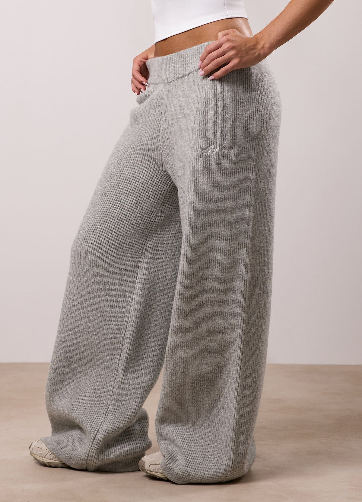 Gym King Broek met ribgebreid patroon, middelhoge taille en wijde pijpen - Snow Marl