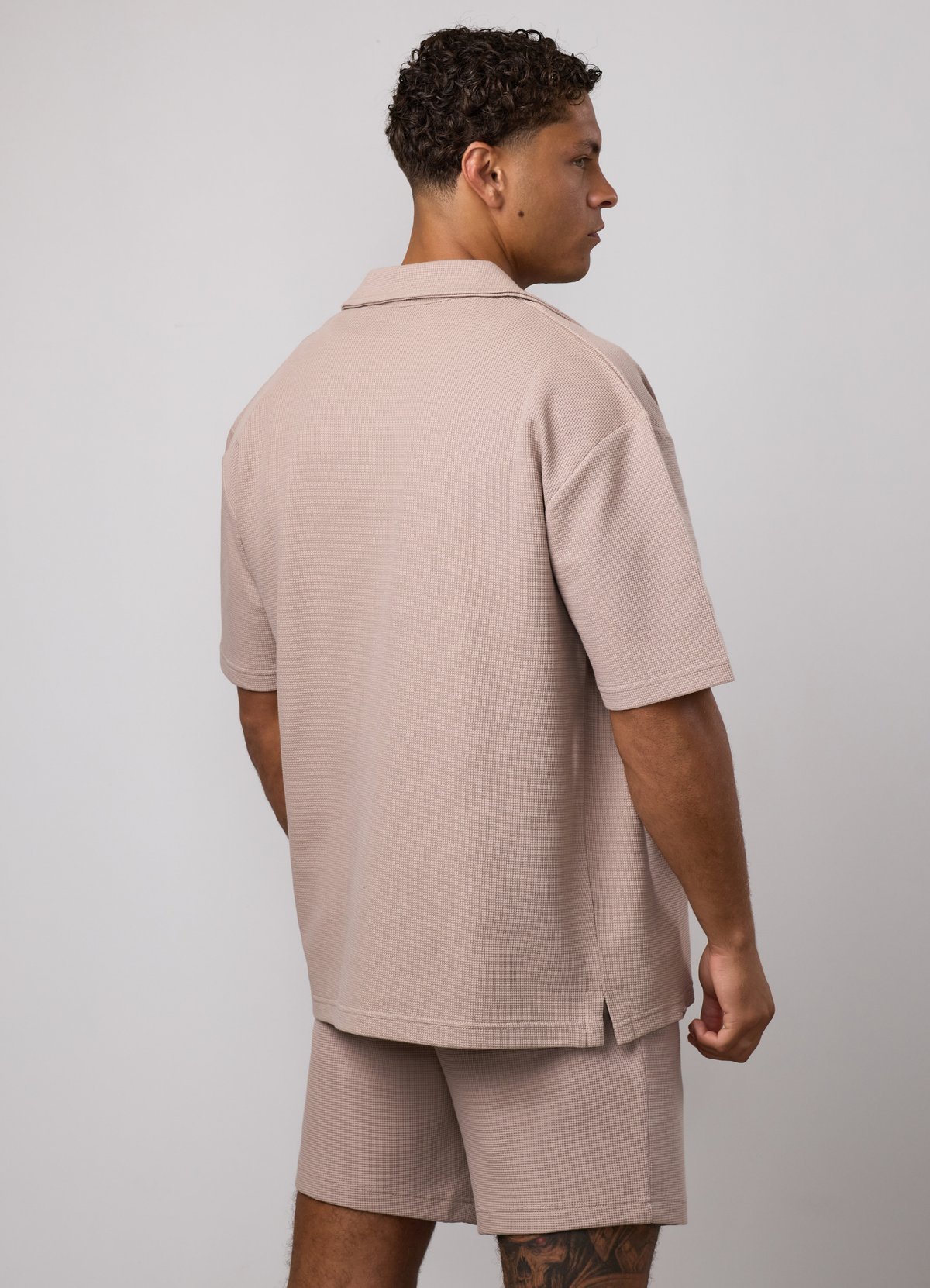 Gym King Signature Waffle Shirt - Warm Taupe