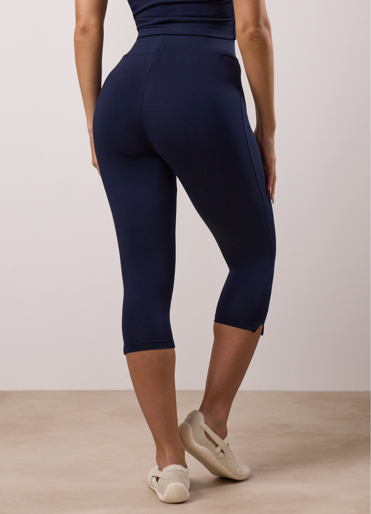 Gym King 365 Jersey Capri Legging - Obsidian