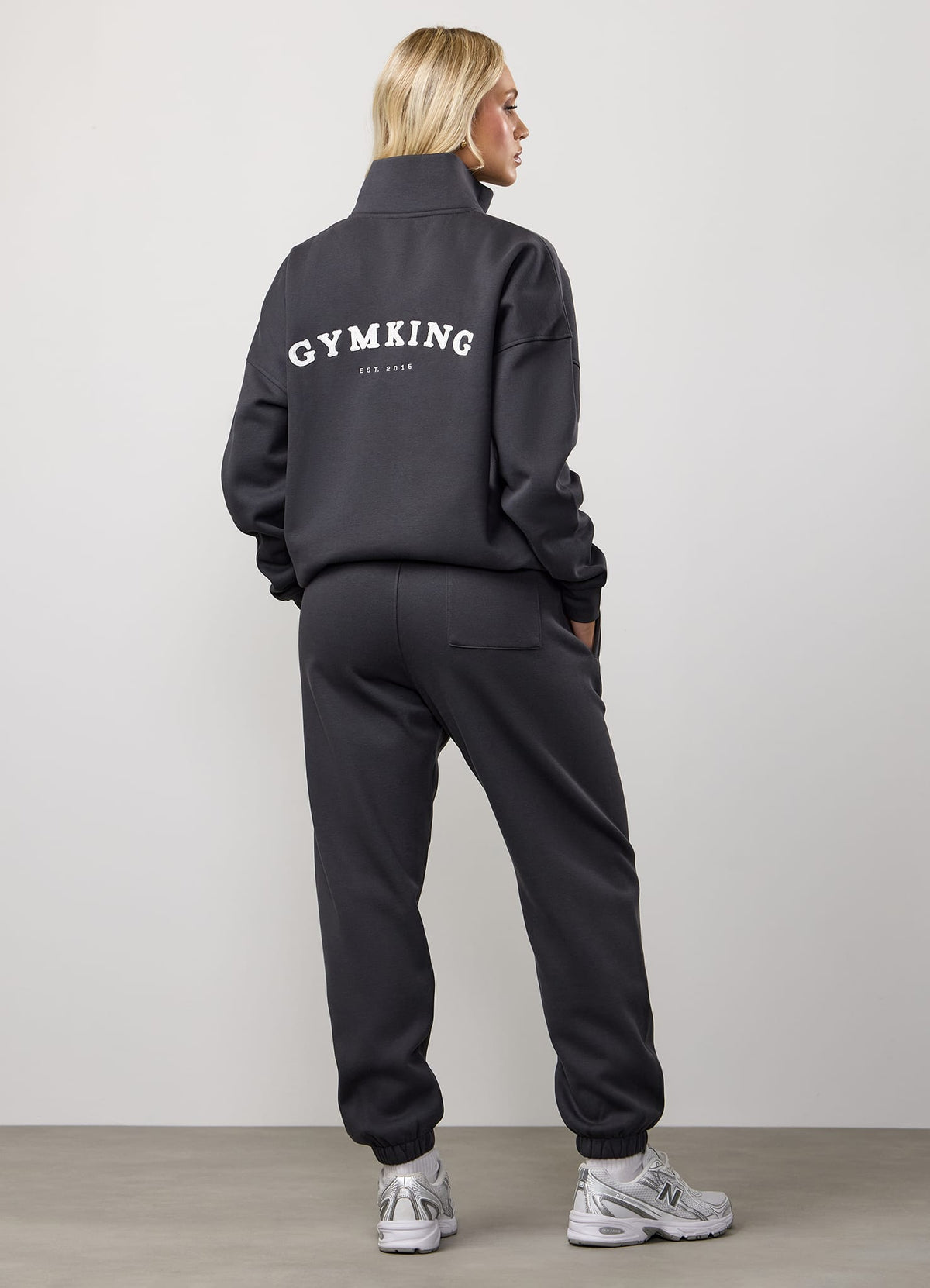 Gym King Compose Fleece Trainingspak met 1/4-ritssluiting en trechterhals - Dark Pewter