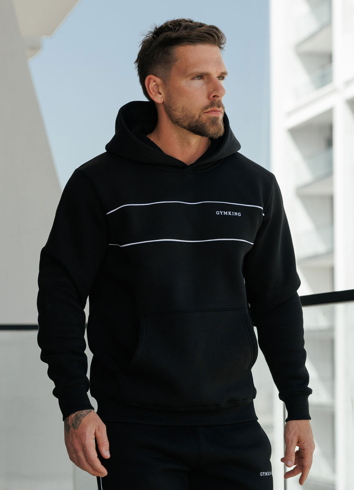 Gym King Hoodie van Core Piped Fleece - Zwart