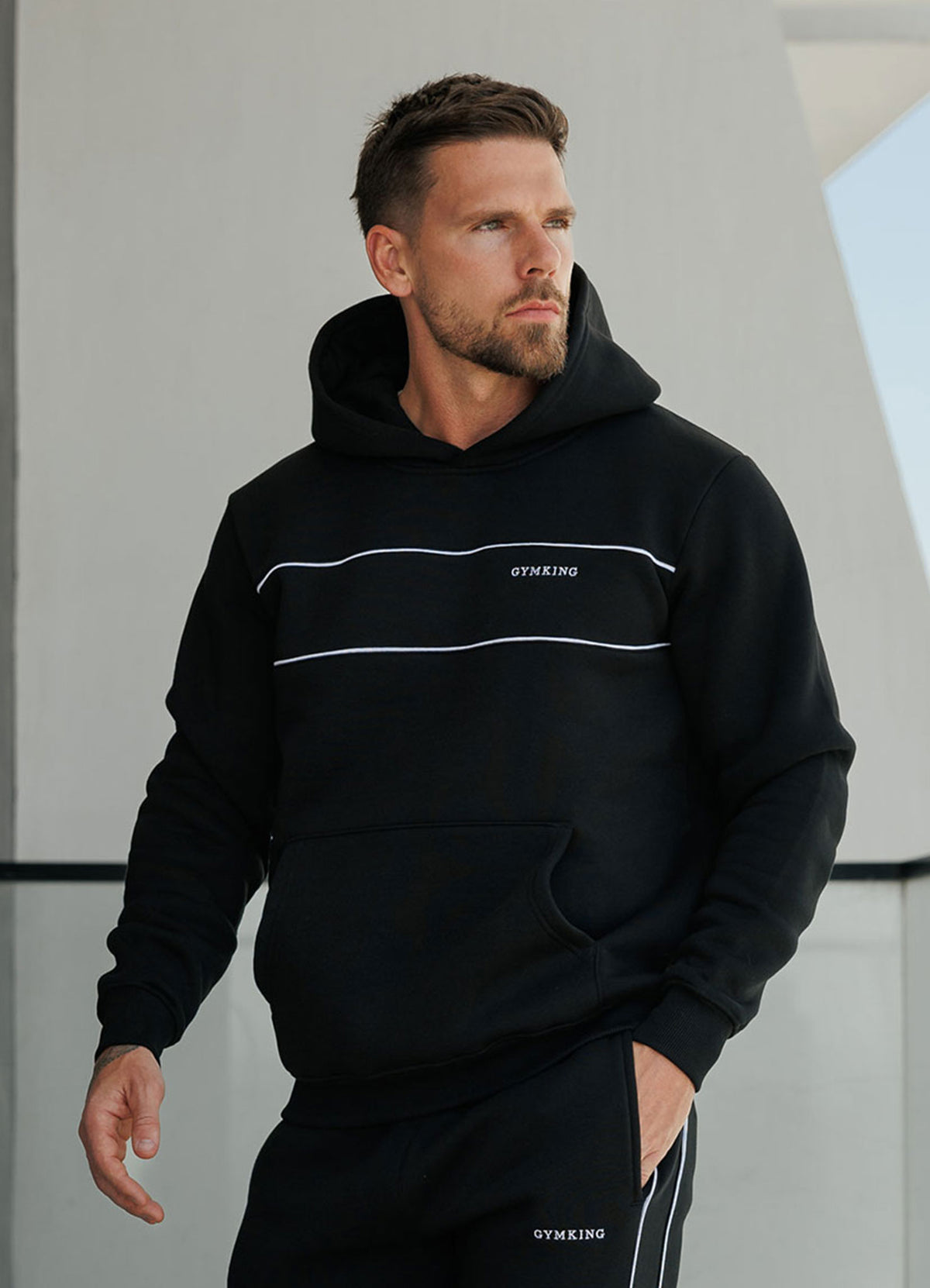 Gym King Hoodie van Core Piped Fleece - Zwart