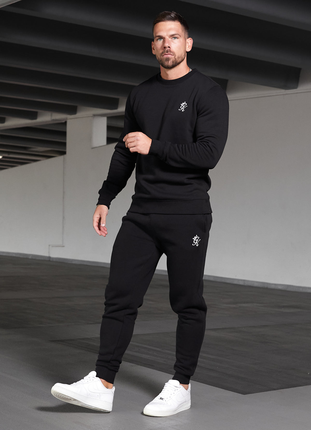 Gym King Fundamental Crew Tracksuit Black front view men’s sweatshirt and joggers