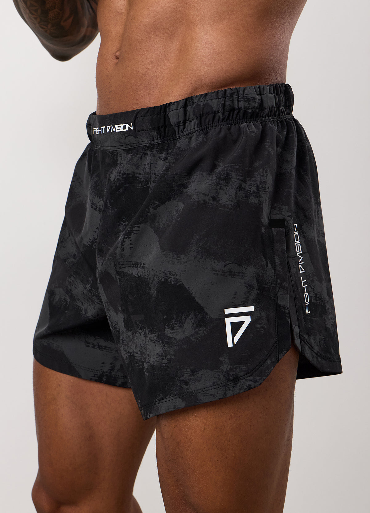 Gym King Fight Division Combat 5" Short - Grafietkleurige abstracte print