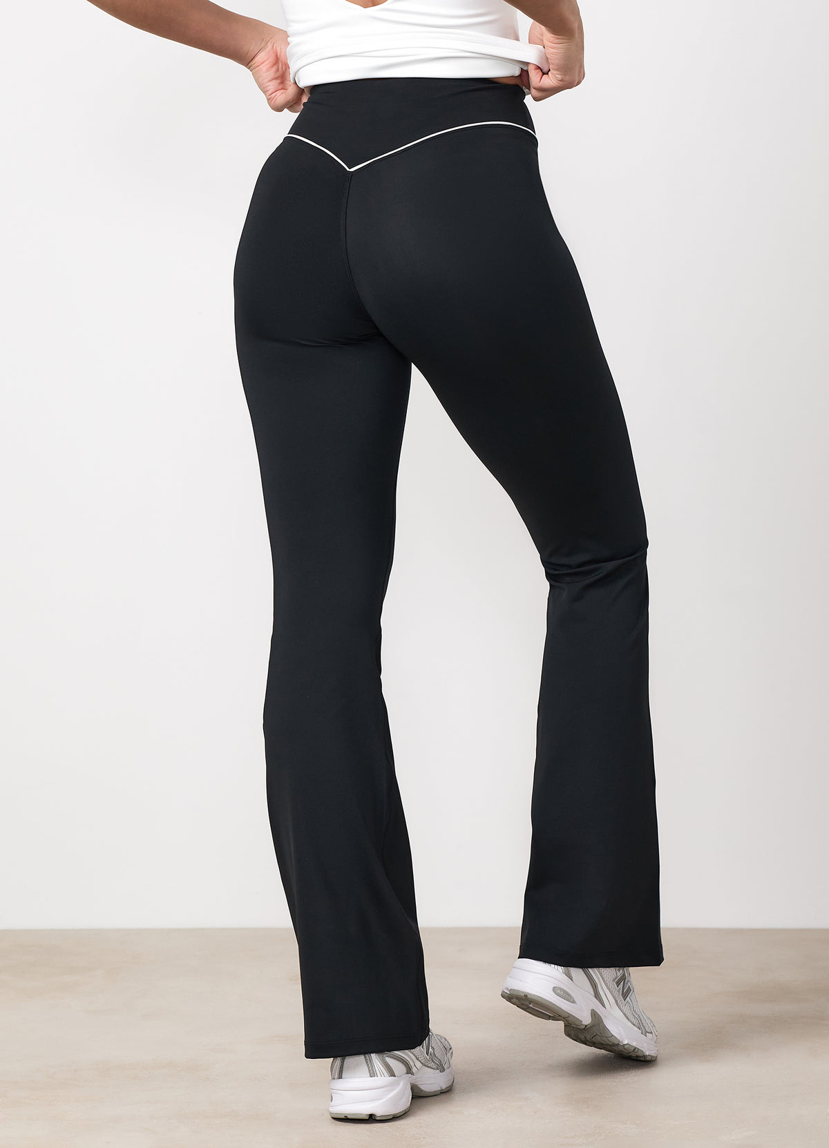 Gym King Knockout Piped Flared Legging Petite - Black