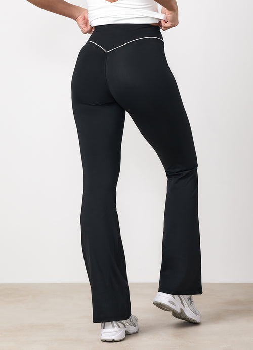 Gym King Knockout Piped Flared Legging Petite - Black