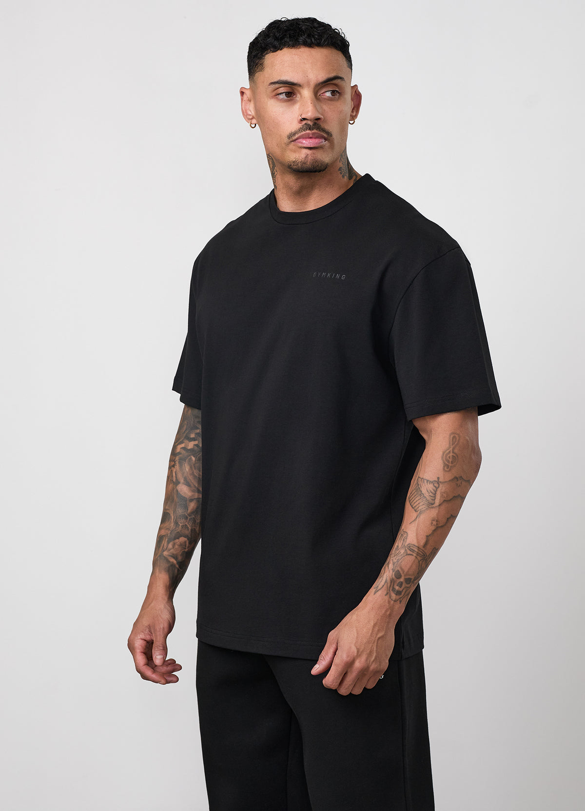 Gym King Linear Arch T-shirt - Zwart / Zwart