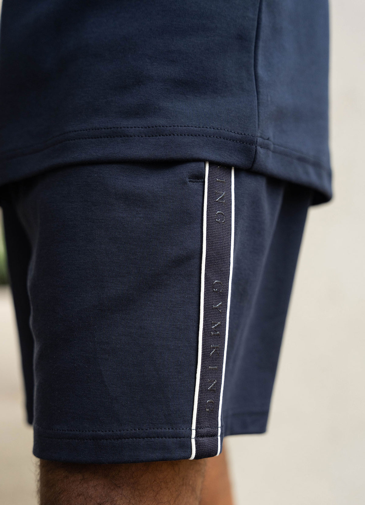 Gym King Linear Taped Short - Marineblauw