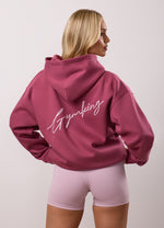 Gym King Script Fleece-hoodie - Berry (miniatuurafbeelding)