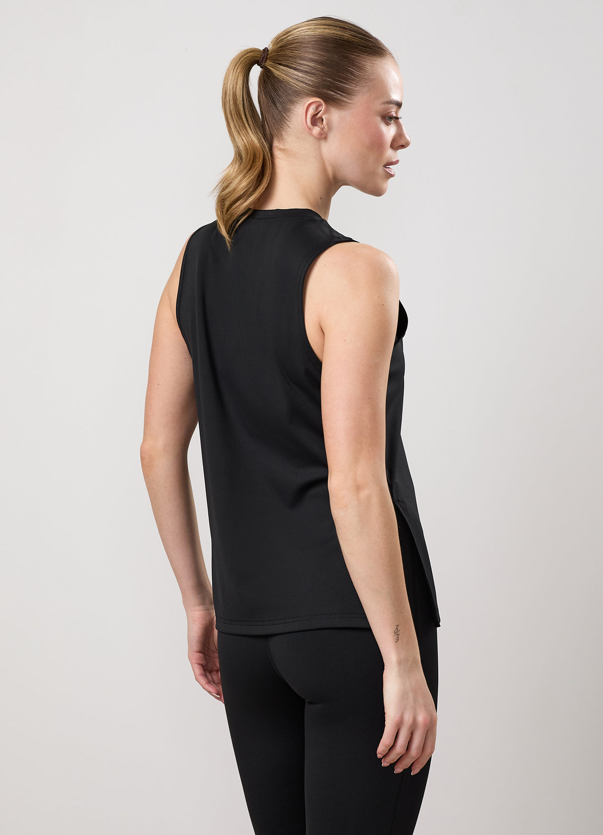 Gym King Victory Performance Split Hem Tank - Black