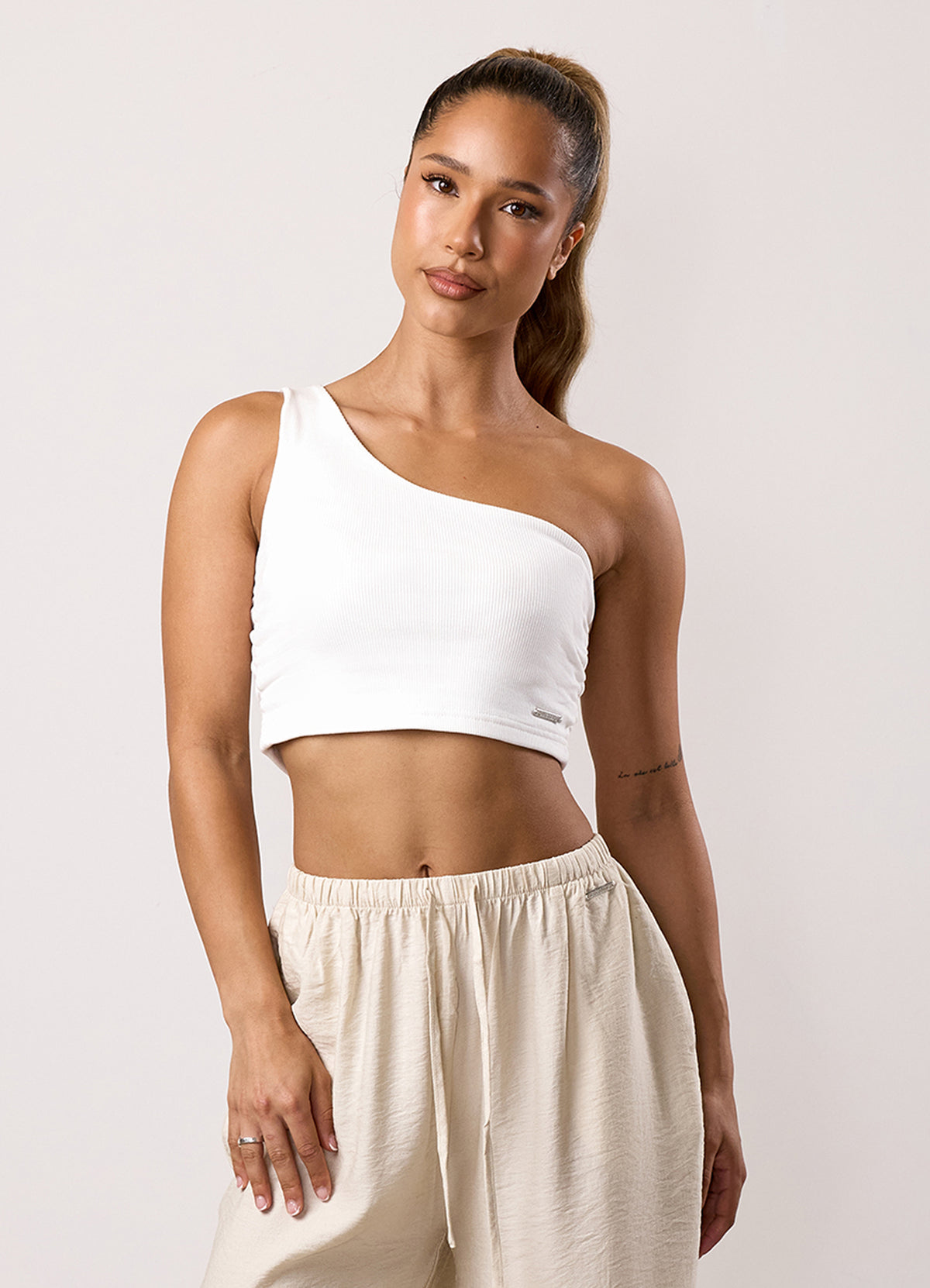Gym King Asymmetrisch vest met ribboord - Crème